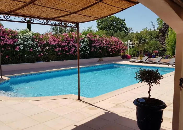 La Voliere Casa de Férias Cardet